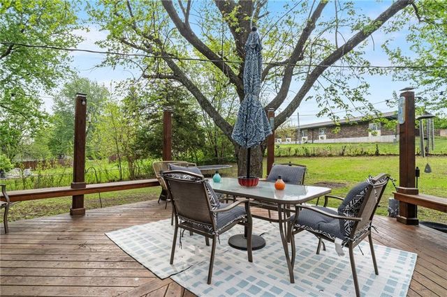329 Lincoln Drive, Gower, MO 64454