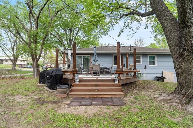 329 Lincoln Drive, Gower, MO 64454