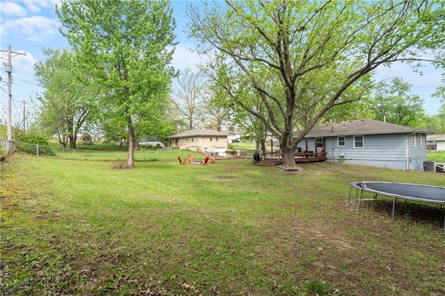 329 Lincoln Drive, Gower, MO 64454