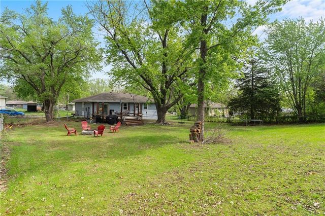 329 Lincoln Drive, Gower, MO 64454