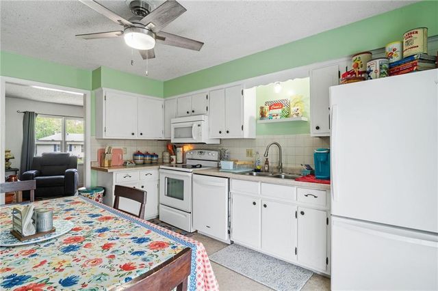 329 Lincoln Drive, Gower, MO 64454