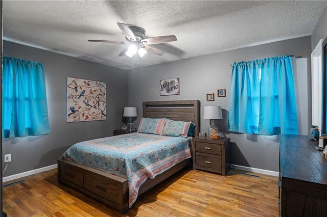 329 Lincoln Drive, Gower, MO 64454