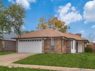 2035 Avignon Drive, Carrollton, TX 75007