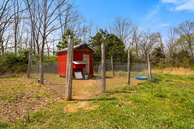 2491 Fred White Rd, Columbia, TN 38401