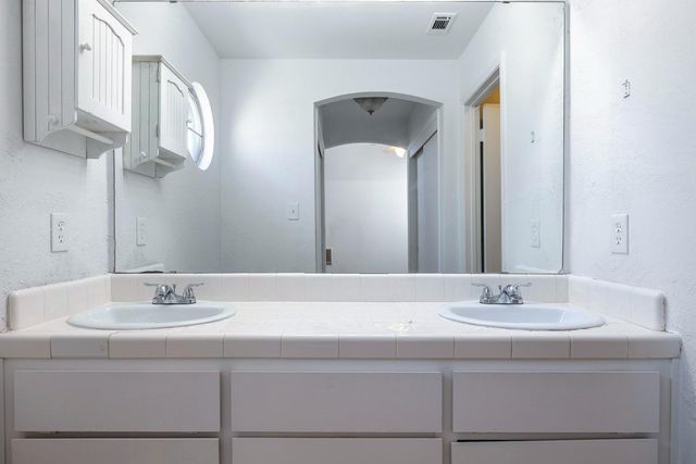 7396 N Price Avenue, Fresno, CA 93720