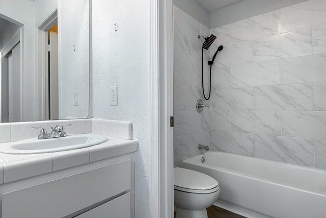 7396 N Price Avenue, Fresno, CA 93720