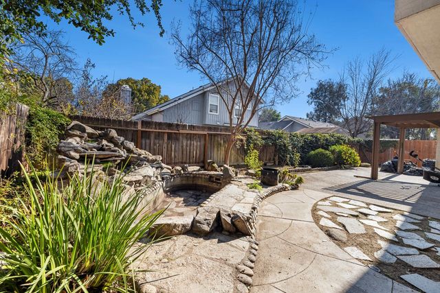 7396 N Price Avenue, Fresno, CA 93720