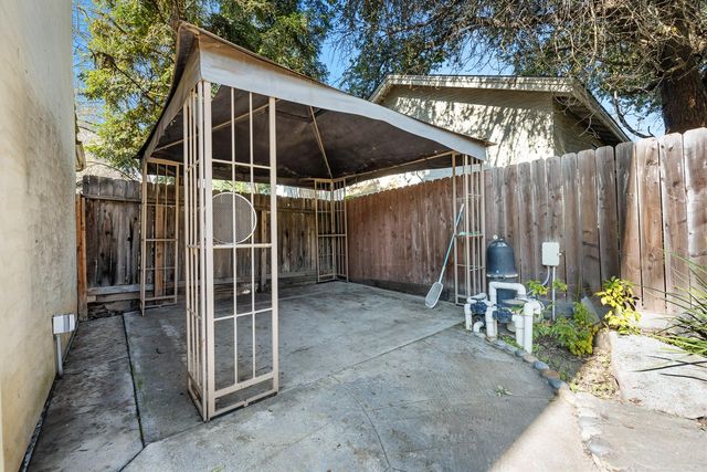 7396 N Price Avenue, Fresno, CA 93720