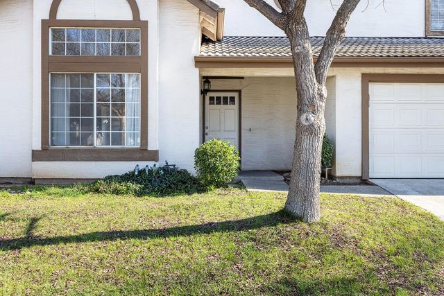 7396 N Price Avenue, Fresno, CA 93720