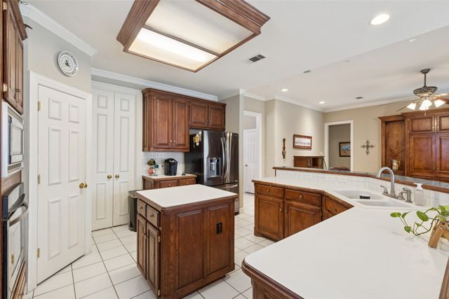 1625 Oak Creek Drive, Hurst, TX 76054