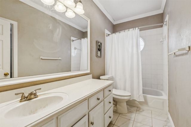 1625 Oak Creek Drive, Hurst, TX 76054