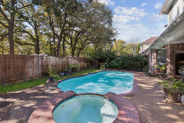 1625 Oak Creek Drive, Hurst, TX 76054