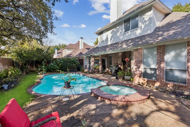 1625 Oak Creek Drive, Hurst, TX 76054