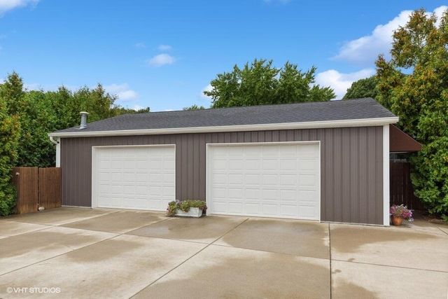 15320 Three Oaks Road, Chikaming Twp, MI 49128