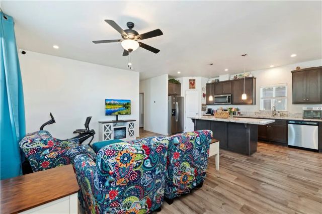 1445 W Florida 75, Hemet, CA 92543