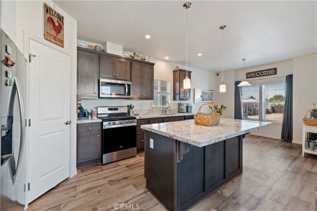 1445 W Florida 75, Hemet, CA 92543