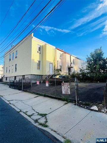 195 Tonnelle, Jersey City, NJ 07306