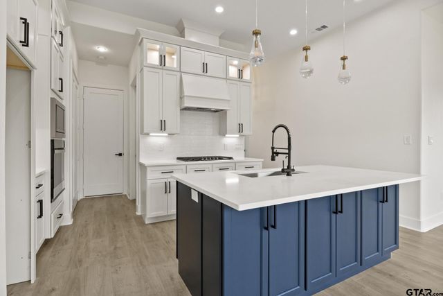 1010 Stone Wall, Mt Pleasant, TX 75456