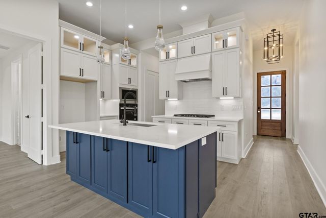 1010 Stone Wall, Mt Pleasant, TX 75456