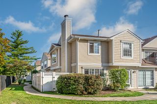 473 Le Parc Circle, Buffalo Grove, IL 60089