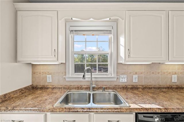 138 Cartridge Court, Thomasville, NC 27360