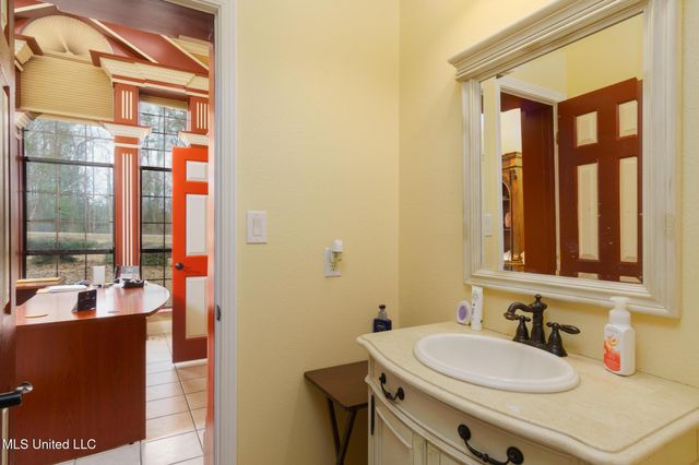 5562 N Williamsburg Road, Bassfield, MS 39421