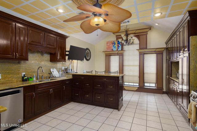5562 N Williamsburg Road, Bassfield, MS 39421