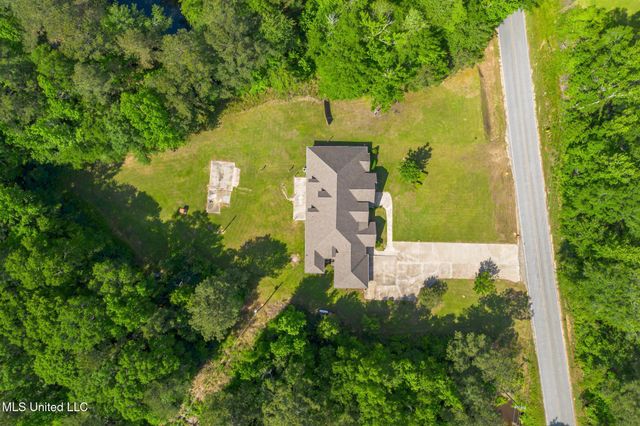5562 N Williamsburg Road, Bassfield, MS 39421