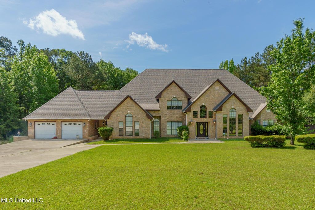 5562 N Williamsburg Road, Bassfield, MS 39421