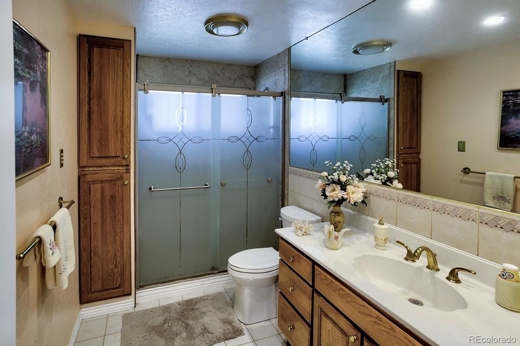 Image 11 of property listing at 6034 S Milwaukee Way, Centennial, CO 80121