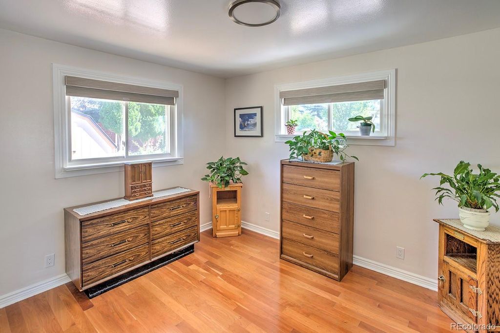 Image 13 of property listing at 6034 S Milwaukee Way, Centennial, CO 80121