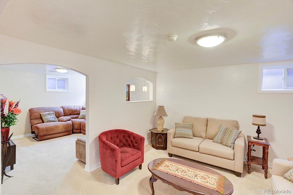 Image 16 of property listing at 6034 S Milwaukee Way, Centennial, CO 80121