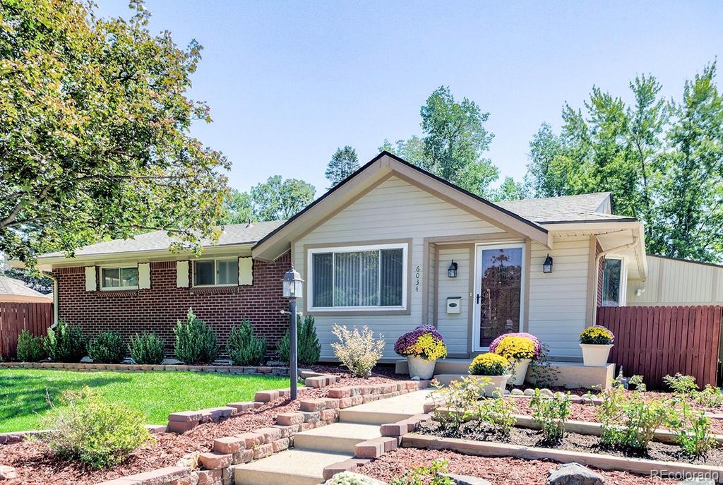 Image 2 of property listing at 6034 S Milwaukee Way, Centennial, CO 80121