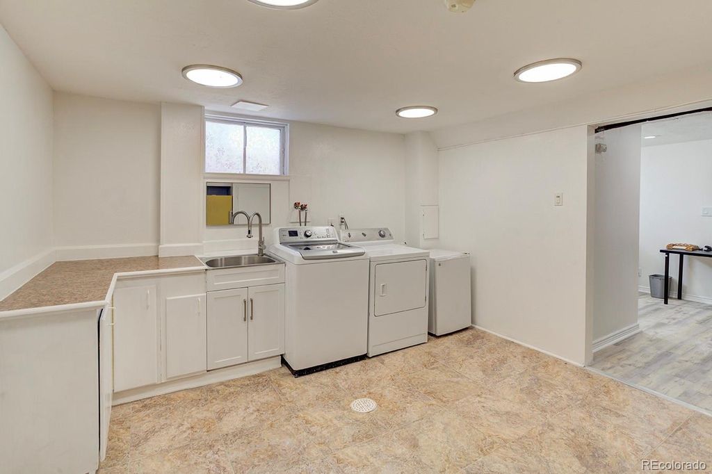 Image 24 of property listing at 6034 S Milwaukee Way, Centennial, CO 80121