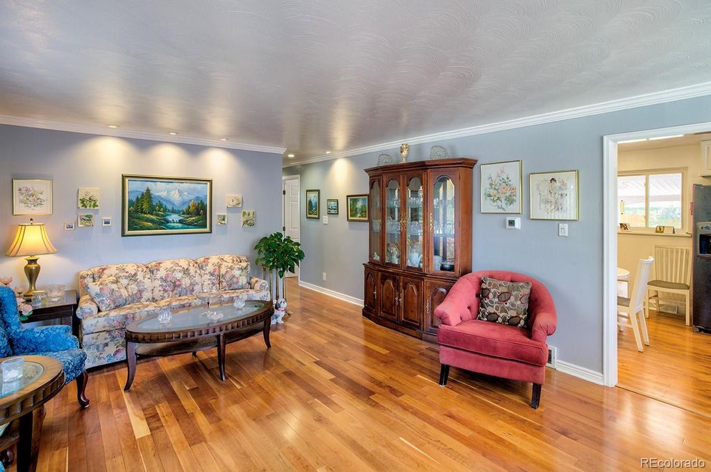 Image 4 of property listing at 6034 S Milwaukee Way, Centennial, CO 80121