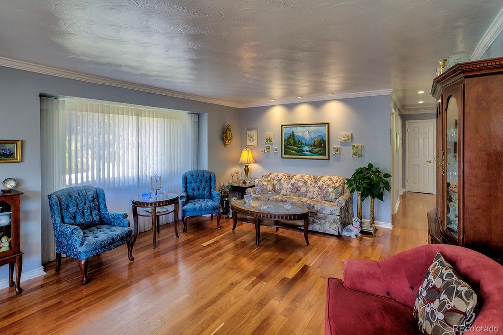 Image 5 of property listing at 6034 S Milwaukee Way, Centennial, CO 80121