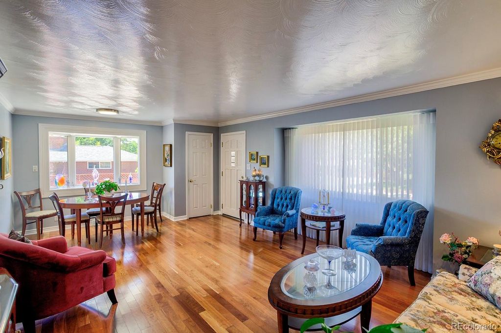 Image 6 of property listing at 6034 S Milwaukee Way, Centennial, CO 80121