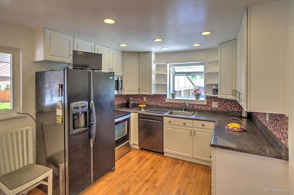 Image 7 of property listing at 6034 S Milwaukee Way, Centennial, CO 80121