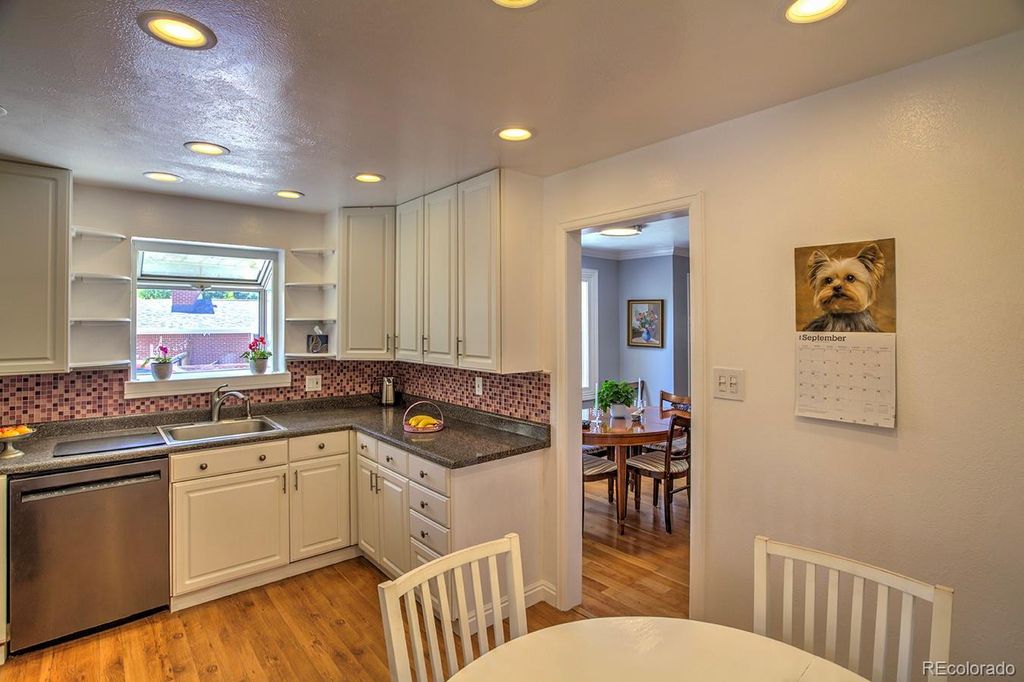Image 8 of property listing at 6034 S Milwaukee Way, Centennial, CO 80121