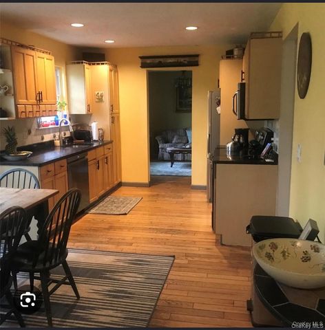 19 Reynolds, Shoreham, NY 11786