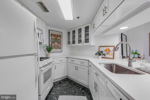 1276 N WAYNE ST #300, Arlington, VA 22201