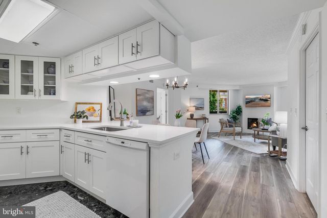 1276 N WAYNE ST #300, Arlington, VA 22201