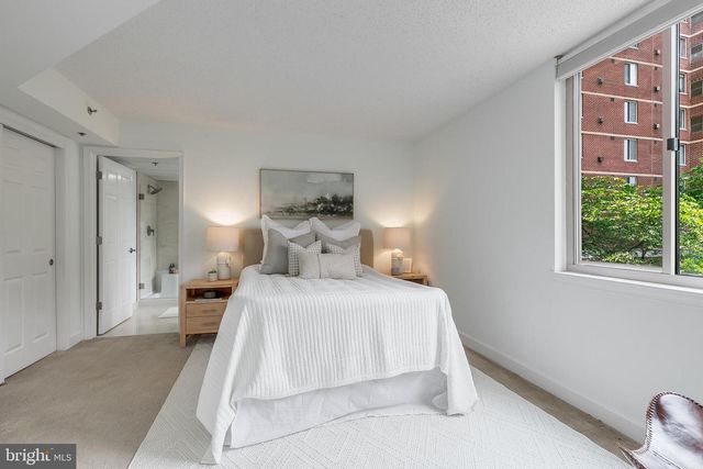 1276 N WAYNE ST #300, Arlington, VA 22201