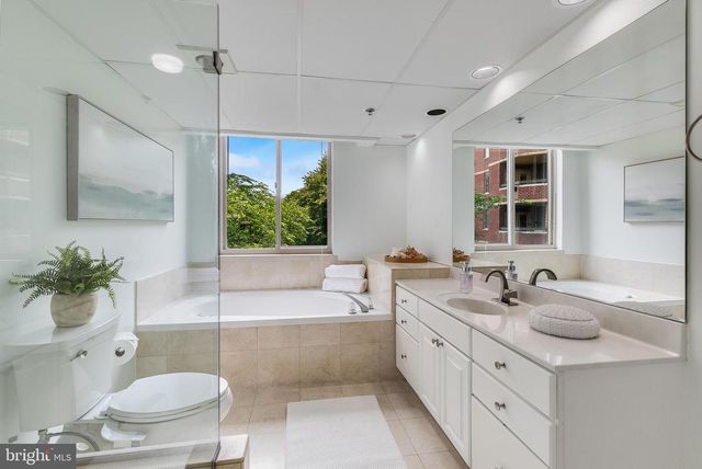 1276 N WAYNE ST #300, Arlington, VA 22201