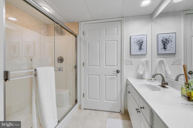 1276 N WAYNE ST #300, Arlington, VA 22201