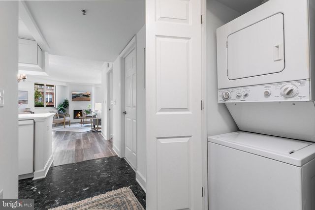 1276 N WAYNE ST #300, Arlington, VA 22201