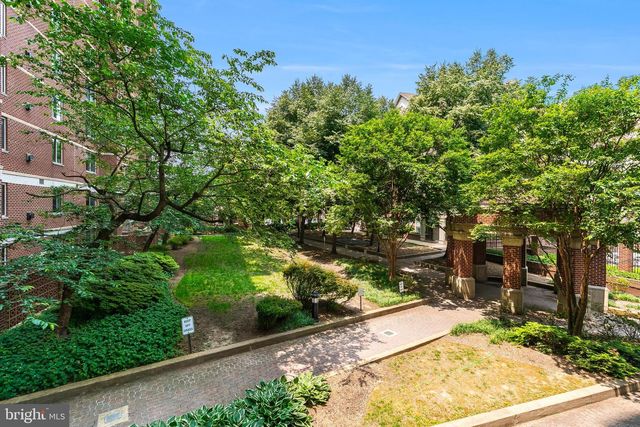 1276 N WAYNE ST #300, Arlington, VA 22201