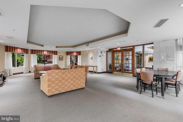 1276 N WAYNE ST #300, Arlington, VA 22201