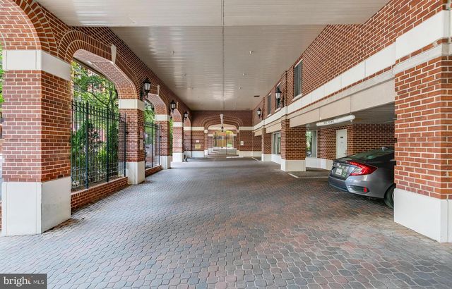 1276 N WAYNE ST #300, Arlington, VA 22201
