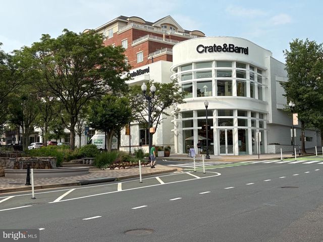 1276 N WAYNE ST #300, Arlington, VA 22201